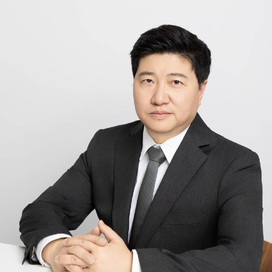 Portrait of Wenhong Ren